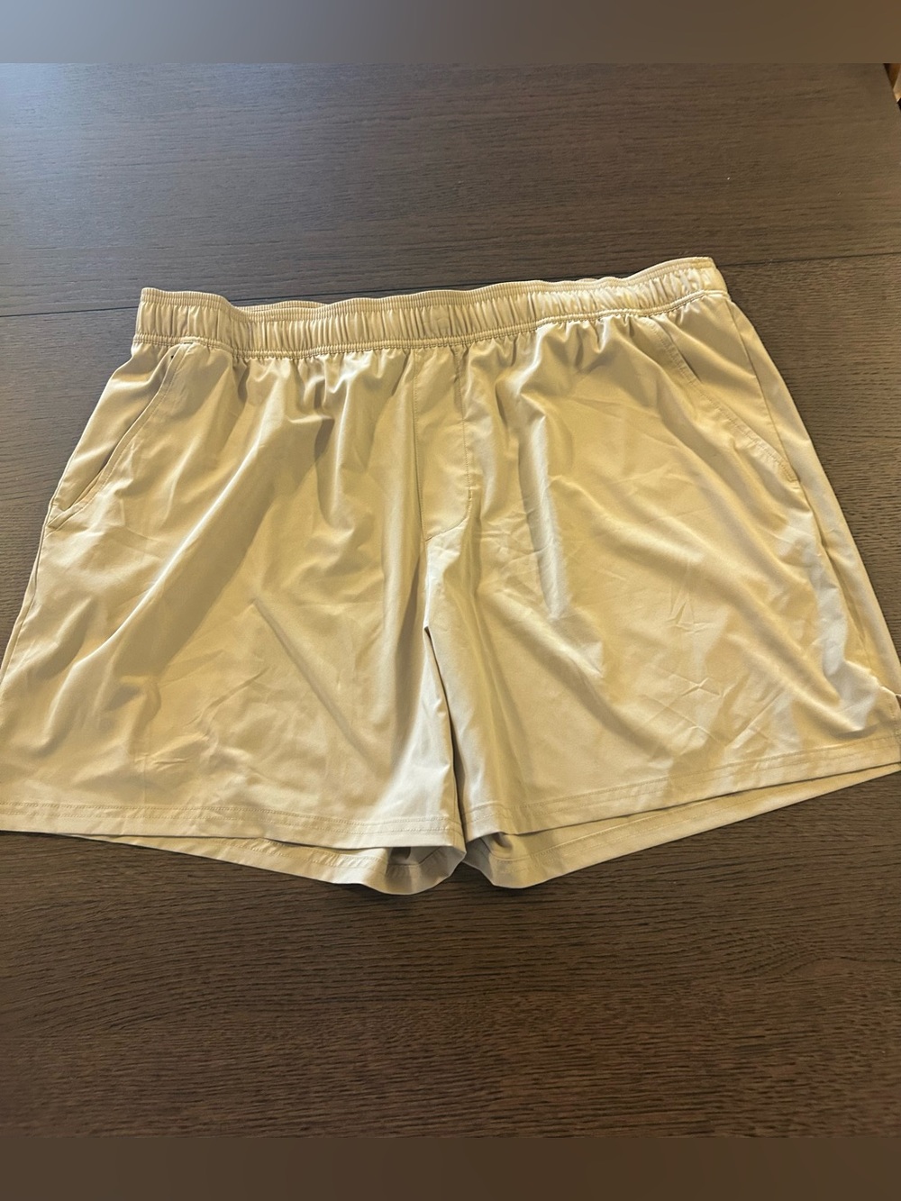 Xersion Men Athletic Beige Feather Lite 6” Short Pockets Elastic Waist Size XXL
